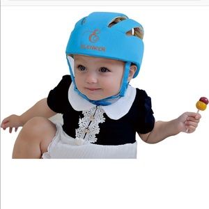 Provides cushion and protection to baby’s head.