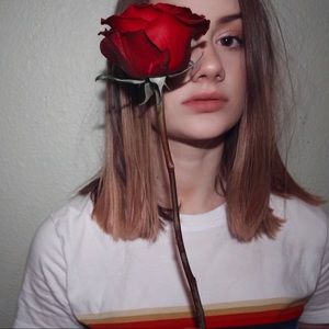 Meet your Posher, Naia