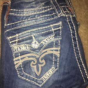 Rock rival beautiful jeans! Missing two buttons