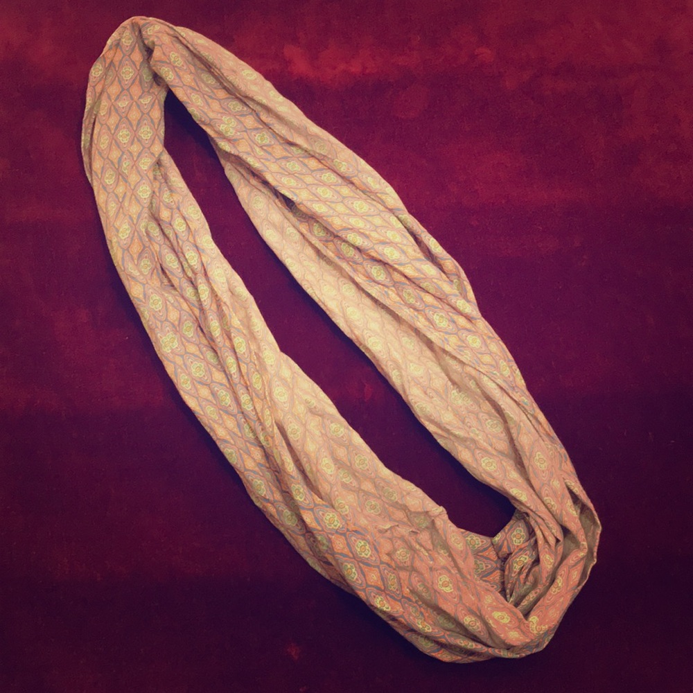 NWOT American Eagle Outfitters infinity scarf