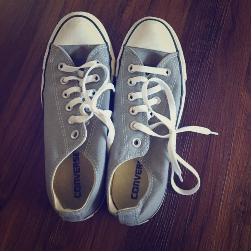 Light gray women’s converse