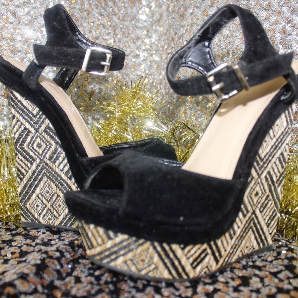Cute Tribal Black Wedges Size 7