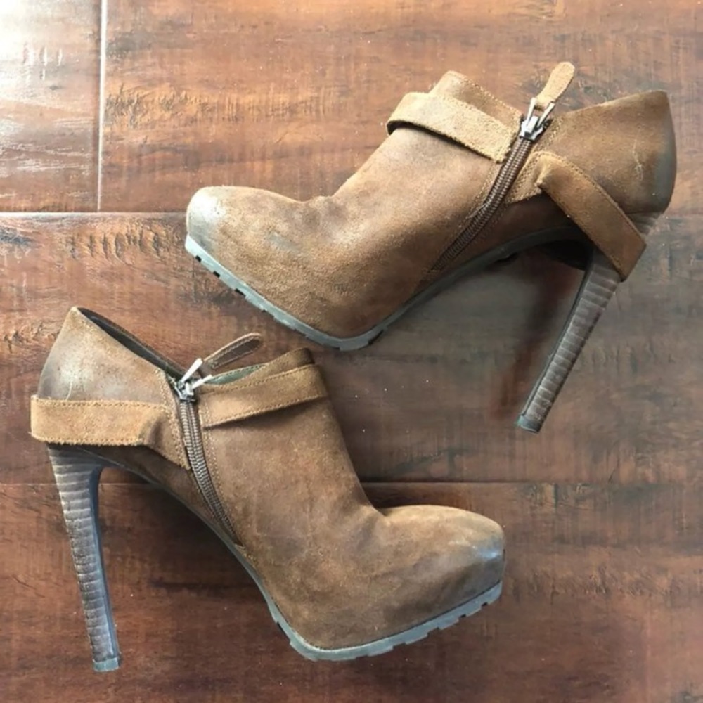 GUESS BROWN HEEL BOOTIES WITH FOLE BUCKLE SIZE 10