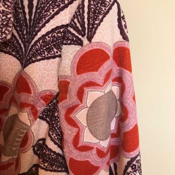 Beautiful Unique Coat - Picture 3 of 3