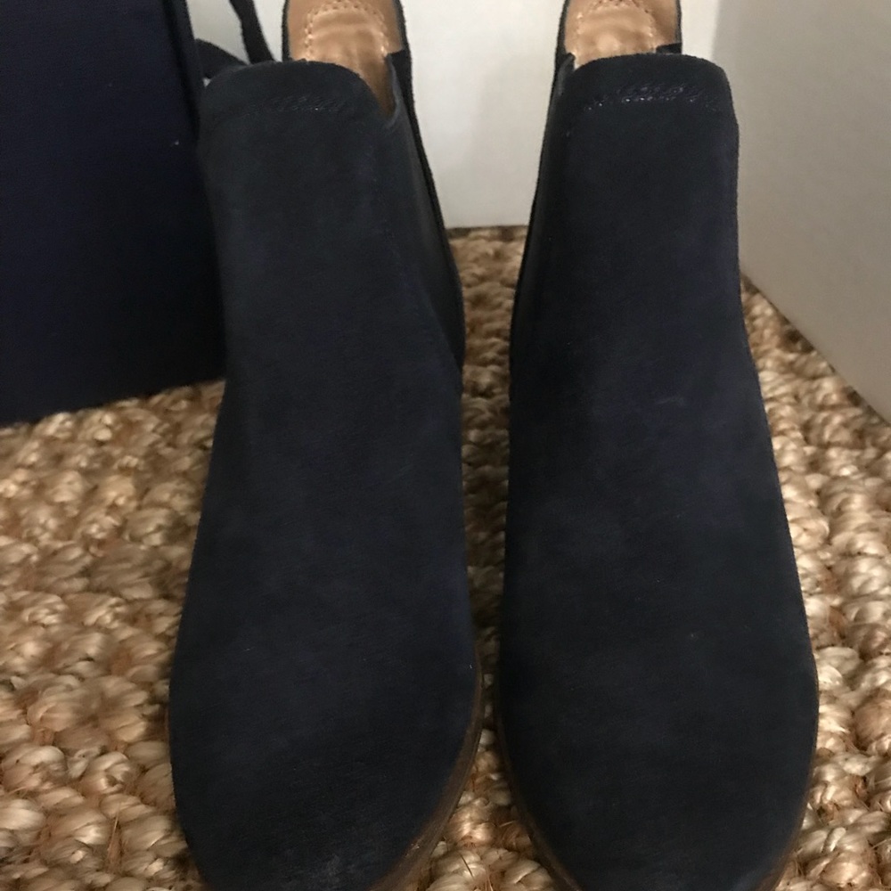 Splendid Navy Suede Booties size 6