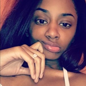 Meet your Posher, Yaniza