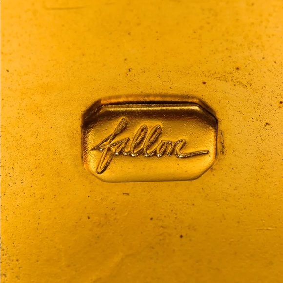 🔥🔥SOLD🔥🔥Statement gold tone bangle. - Picture 4 of 4