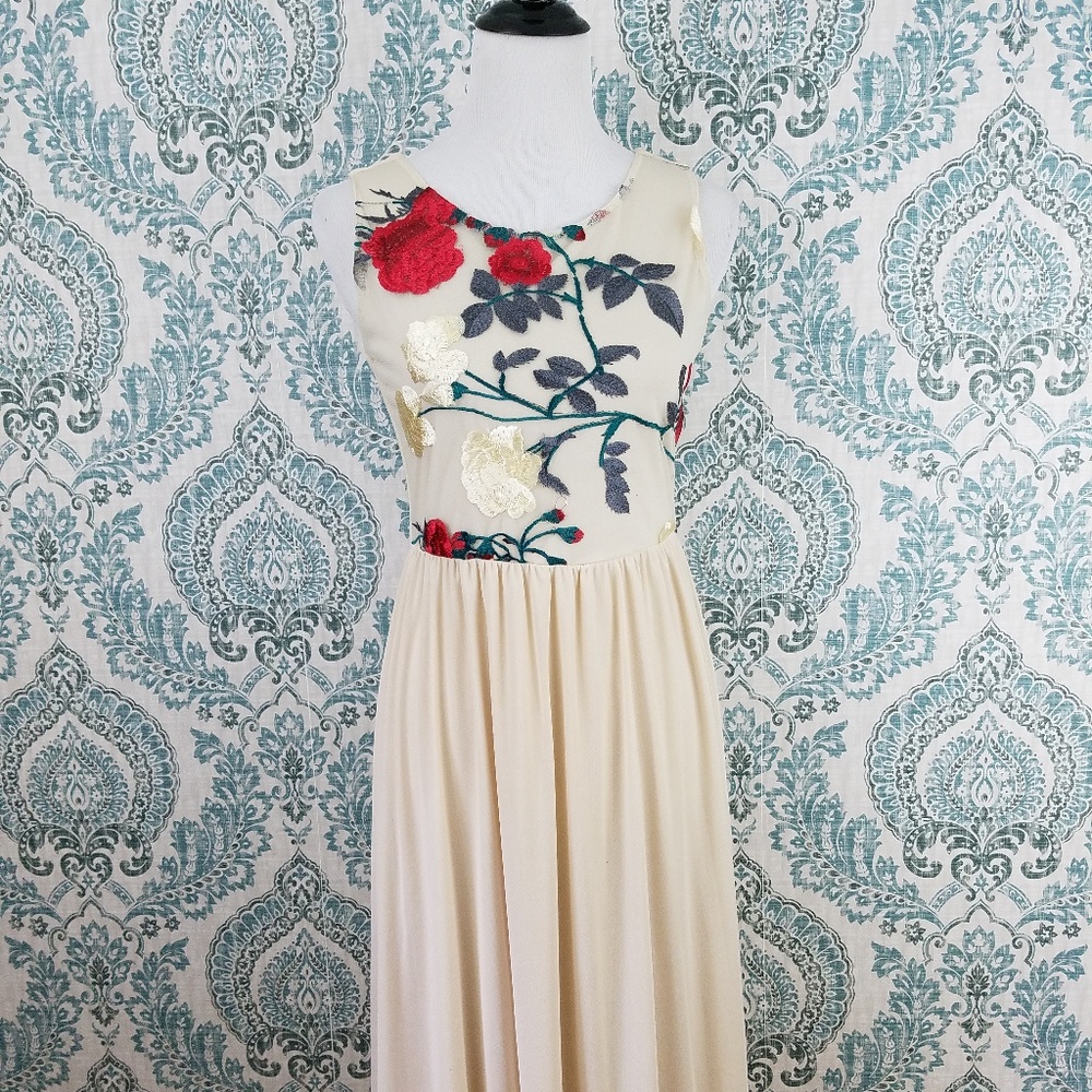 Sleeveless Floral Mesh Dress in Sand