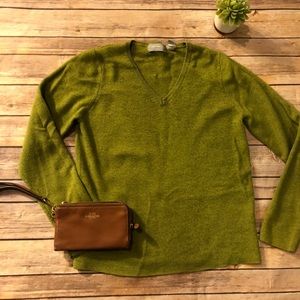 🎈Old Navy V-Neck Sweater 🎈