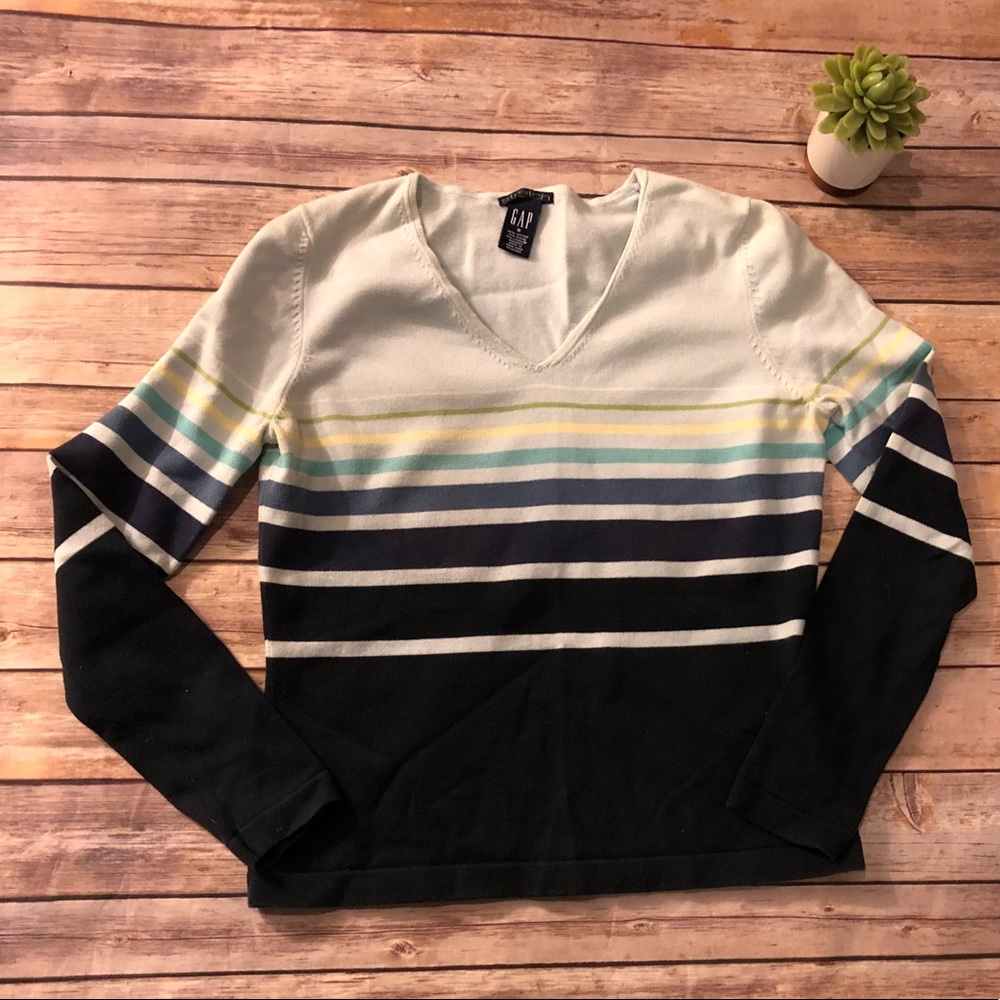 🦋GAP V-Neck Sweater🦋