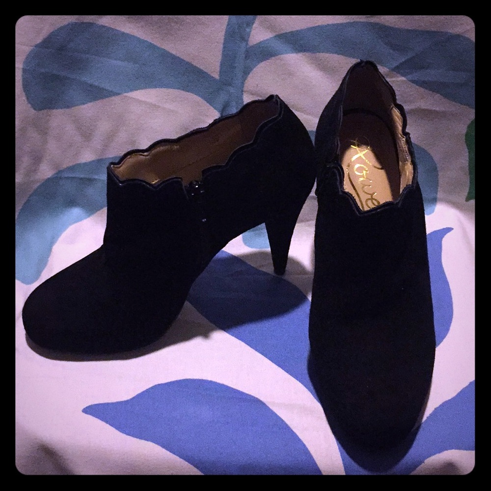 Rowen black suede booties. 7.5