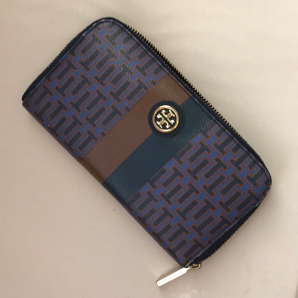 Tory Burch Handbags - Leather Tory Burch wallet