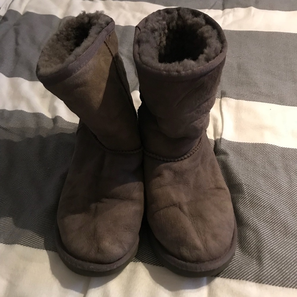 Kids size 6 grey Ugg’s fits women also