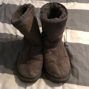 Kids size 6 grey Ugg’s fits women also