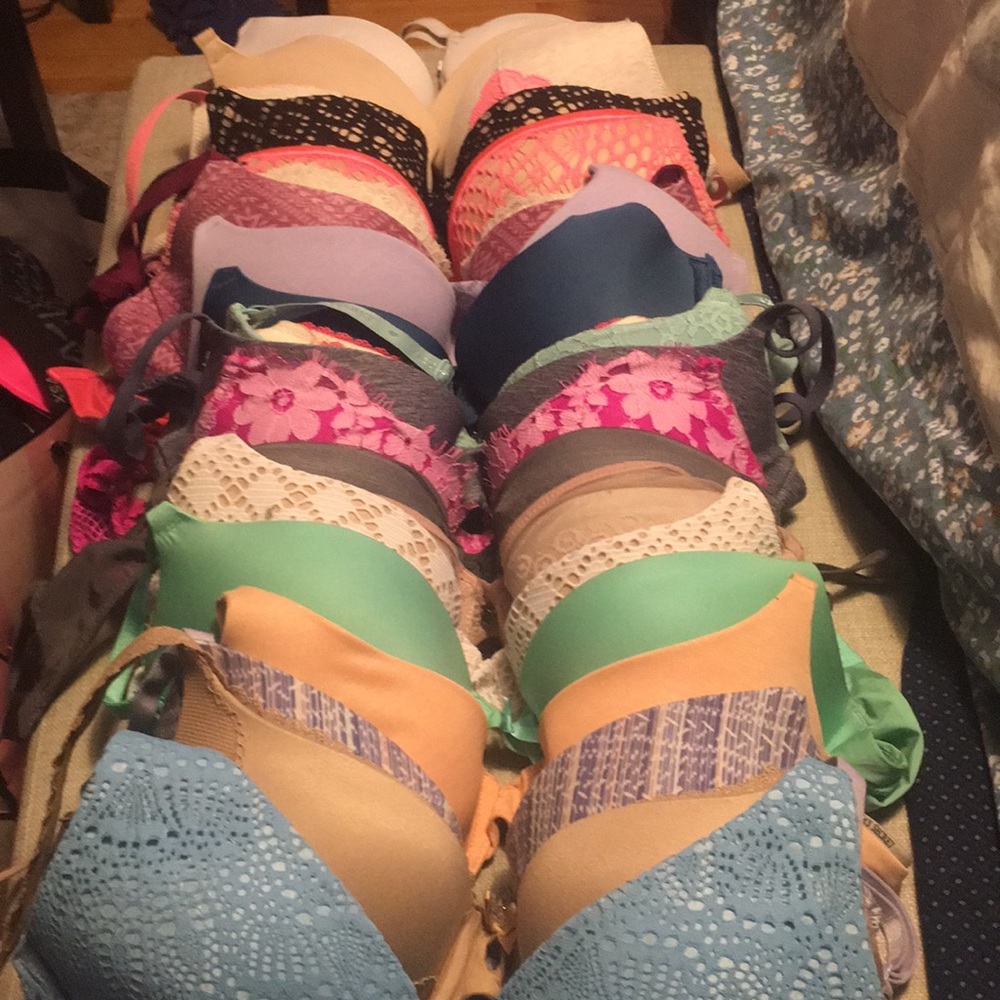 VS BRA CLOSET CLEAR OUT!!