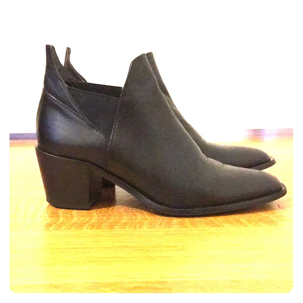 ZARA Size 38 Black leather ankle booties