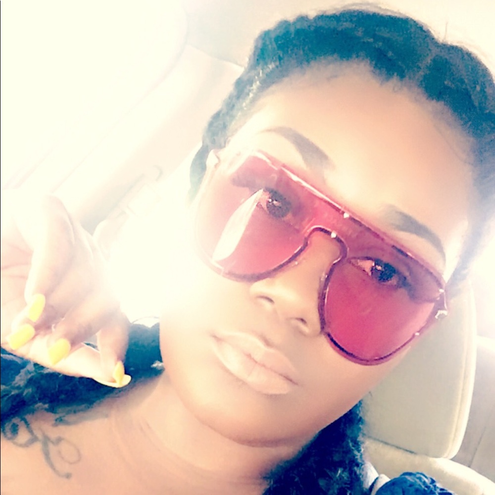 Meet your Posher, Meka