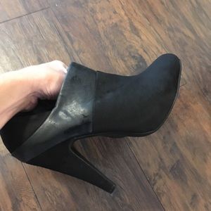 Size 9 Fergalicious by Fergie black pumps
