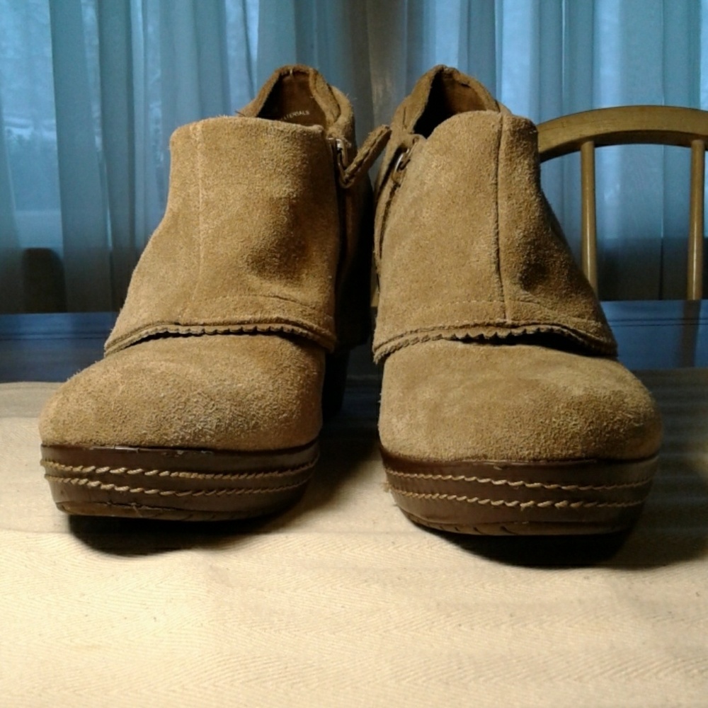 Dr. Scholl's Suede Memory Foam Wedges