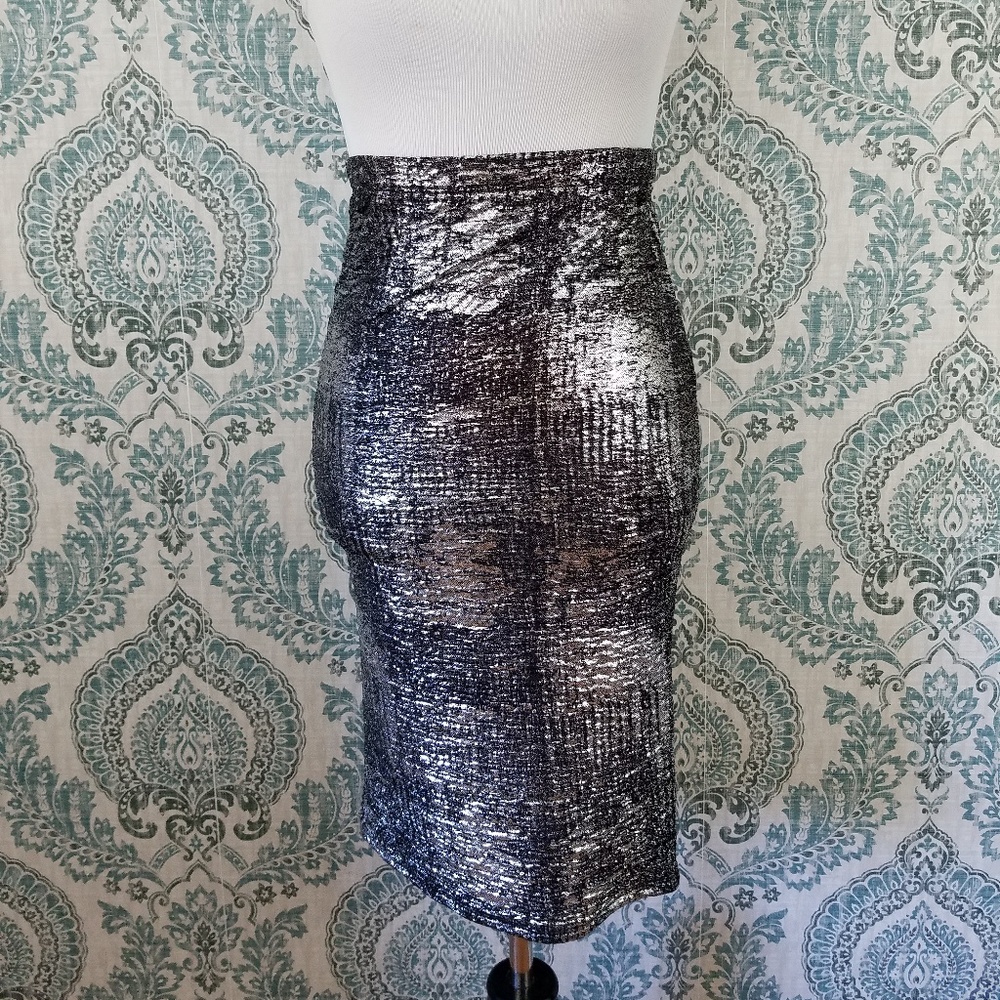 Metallic, Stretch Pencil Skirt in Silver