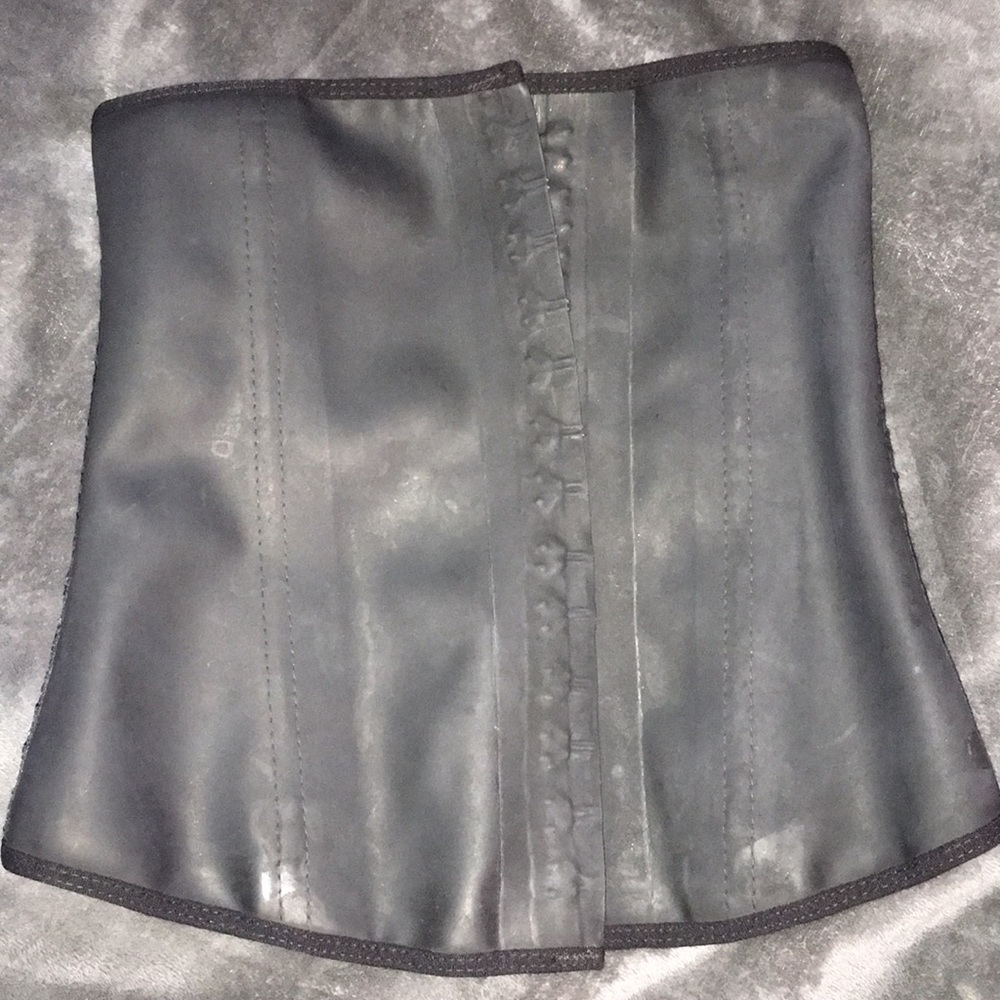 Ann Cherry waist trainer .