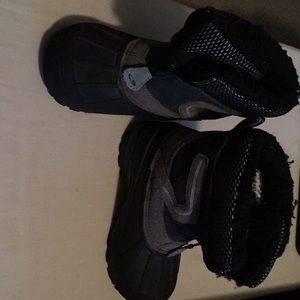 Winter boots. Toddler 9.