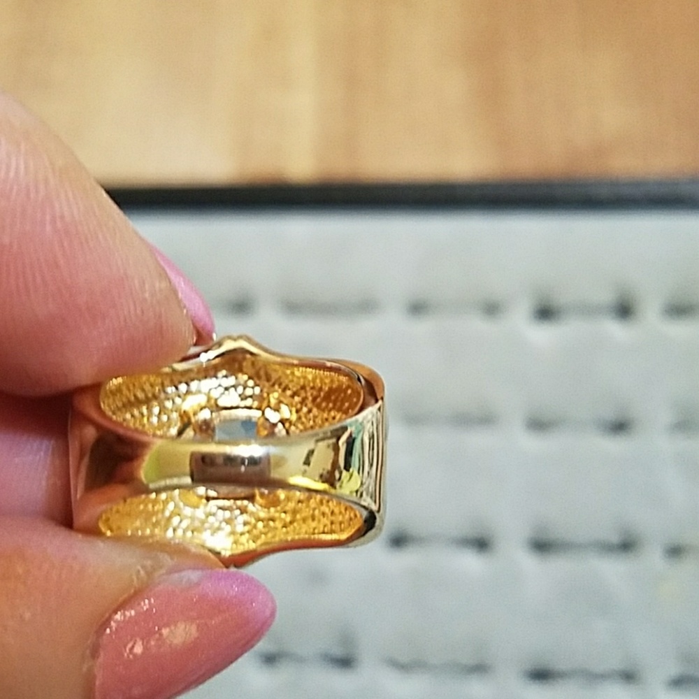 Ring - Picture 3 of 3