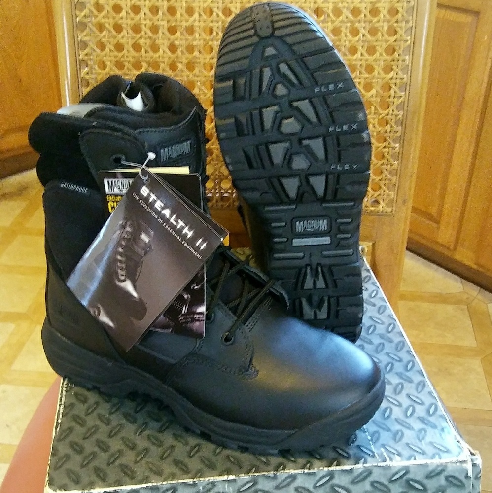 SOLD !!!!! Magnum Stealth ll men's boots