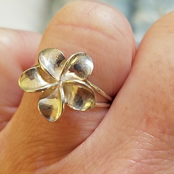 Ring - Picture 2 of 4