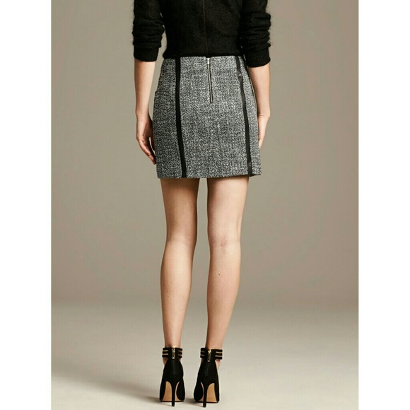 💕MAKE AN OFFER! NWT BANANA REPUBLIC MINI SKIRT!💕 - Picture 3 of 5