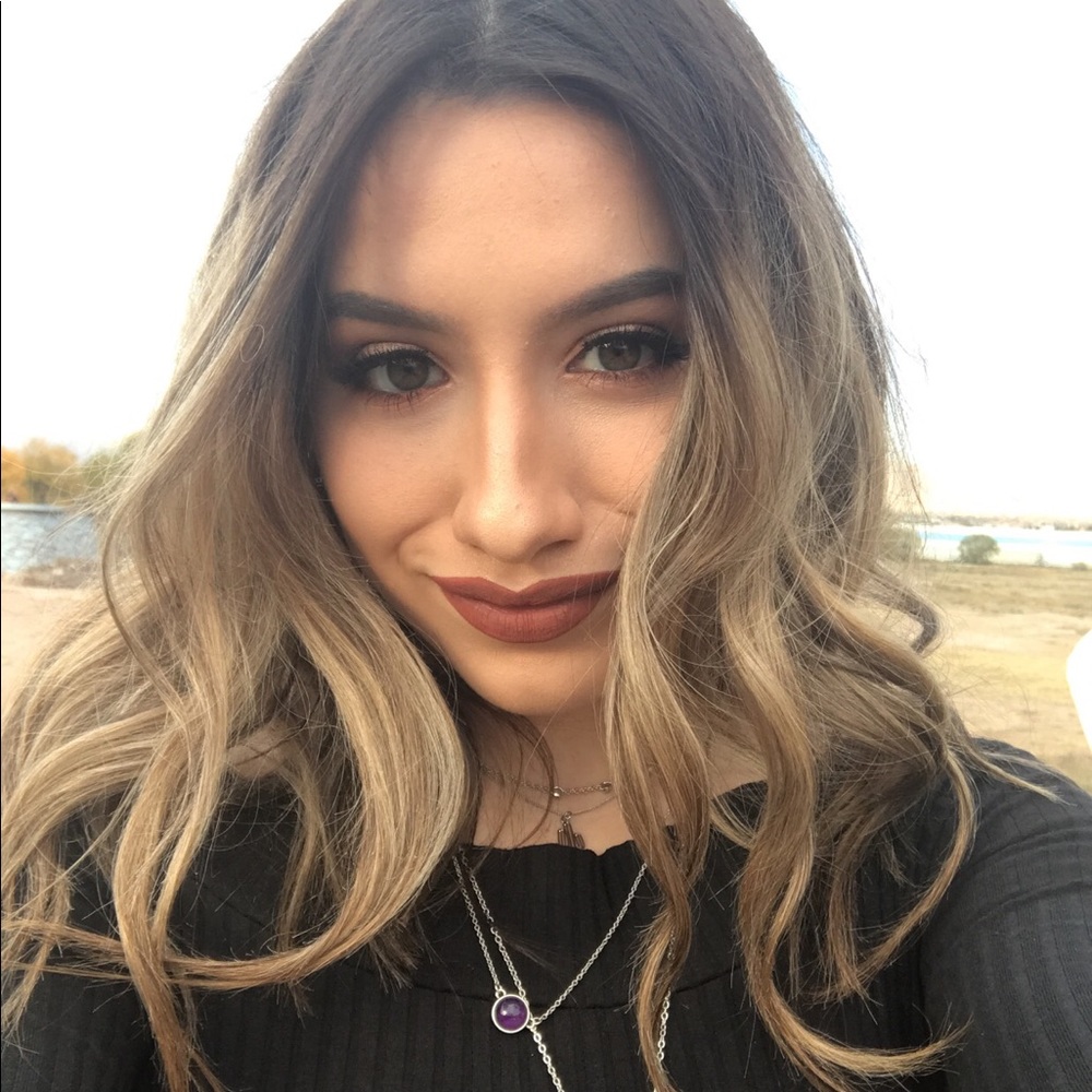 Meet your Posher, Cassandra