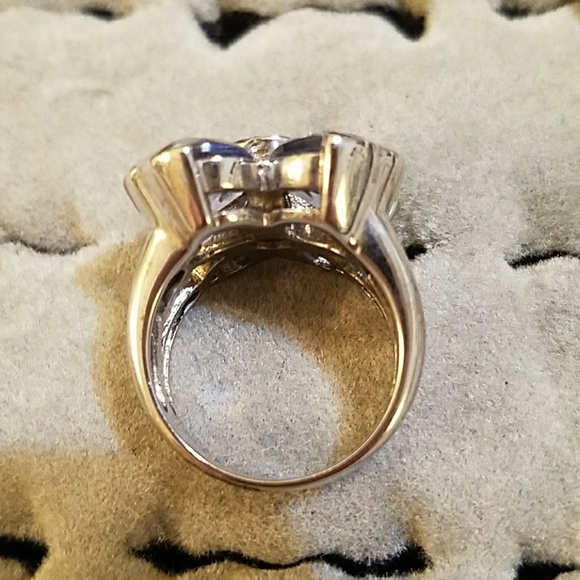 Sold Ring - Picture 4 of 5