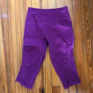 Lululemon flow and go 19” crop. Size 8.