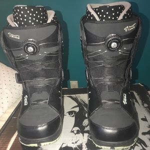 Women’s Vans Encore Snowboard Boots
