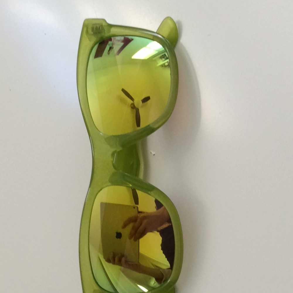 Mirror lense sunglasses