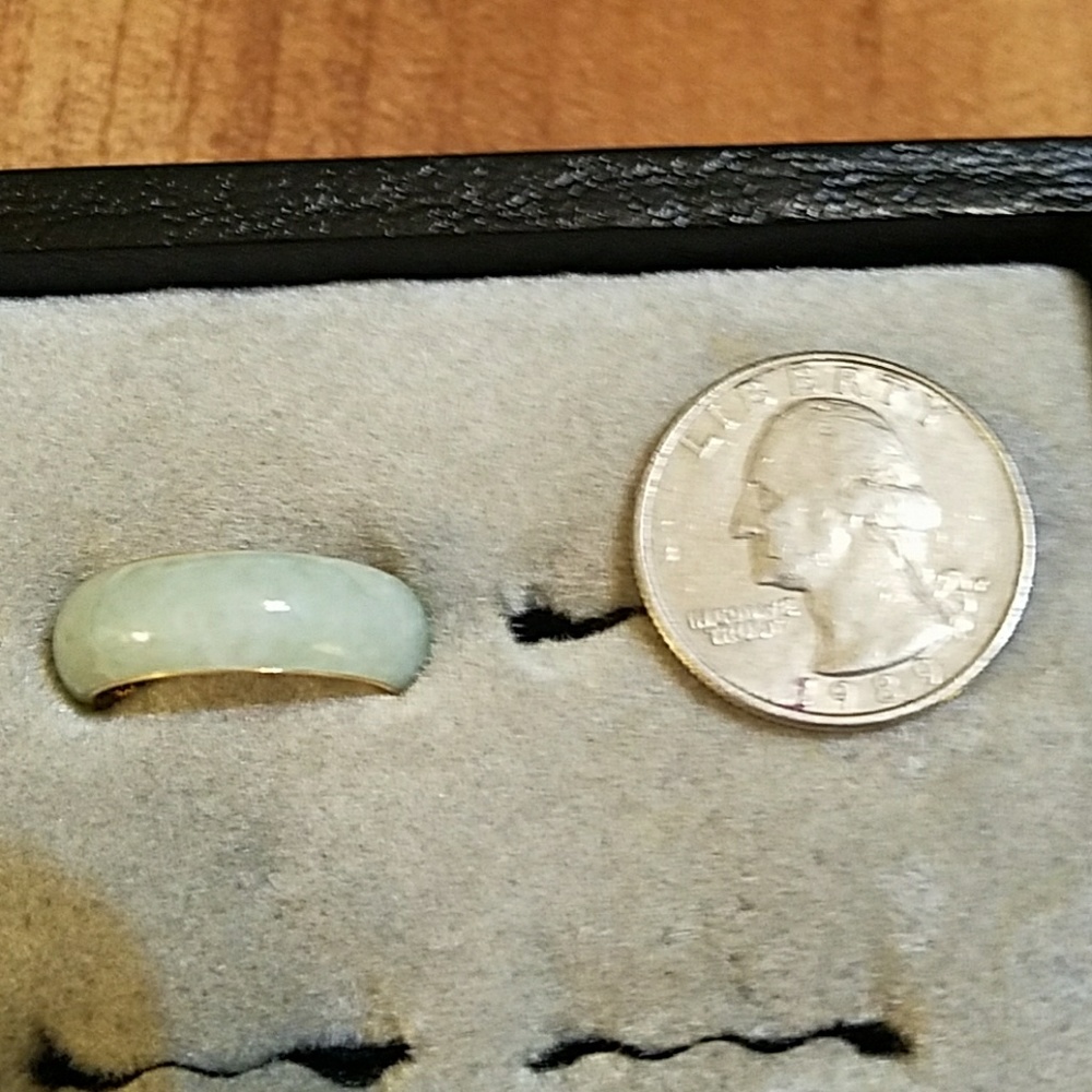 Jade ring 14k