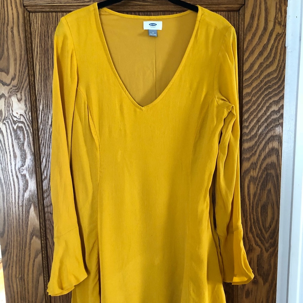 Flare sleeve dress, new without tags, size 8