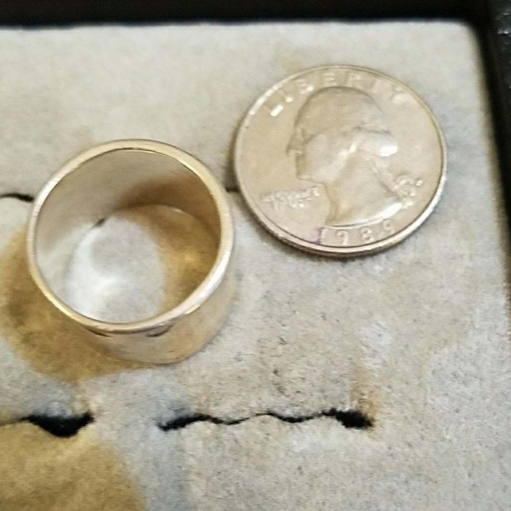 Ring - Picture 3 of 4