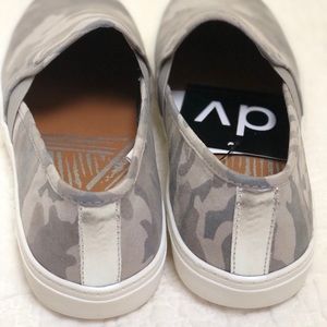 dv shoes slip on