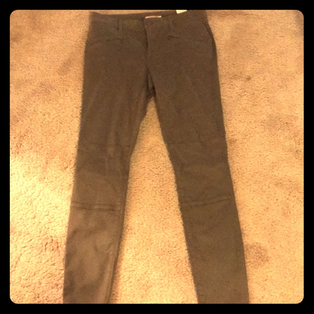 Nwt Women’s Skinny pants by Tommy Hilfiger.Size 4