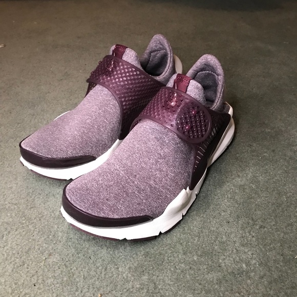 Nike Shoes - Nike SE Sock Dart