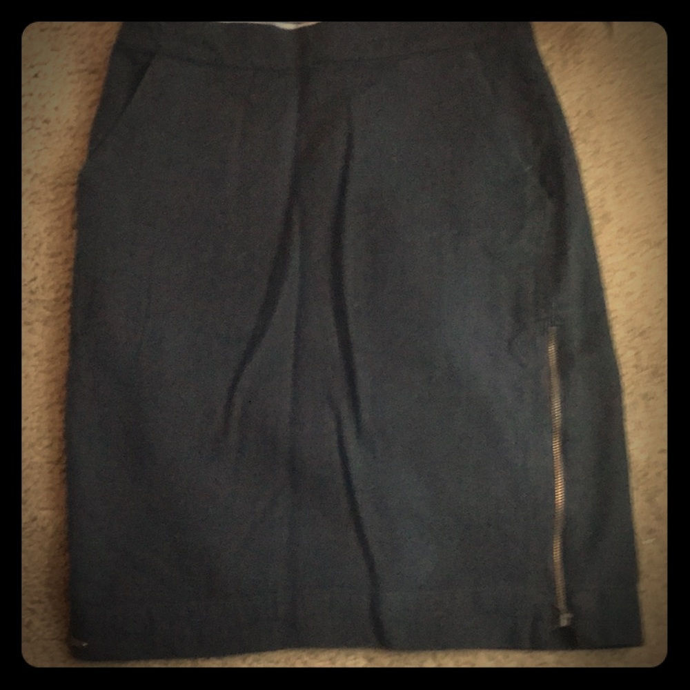 Hatley Women’s pencil skirt. Size 6 . Dark navy.