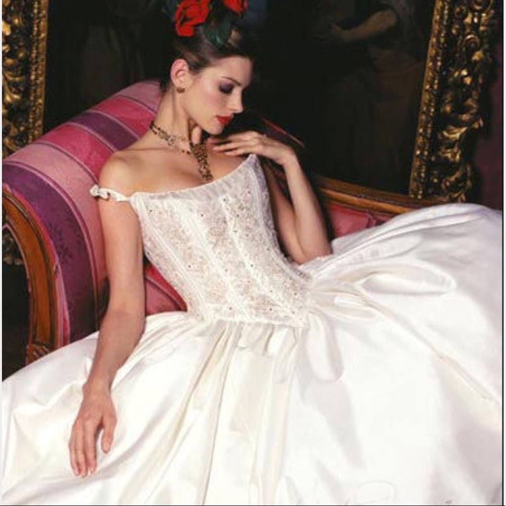 St. Pucchi Wedding Dress Sz0