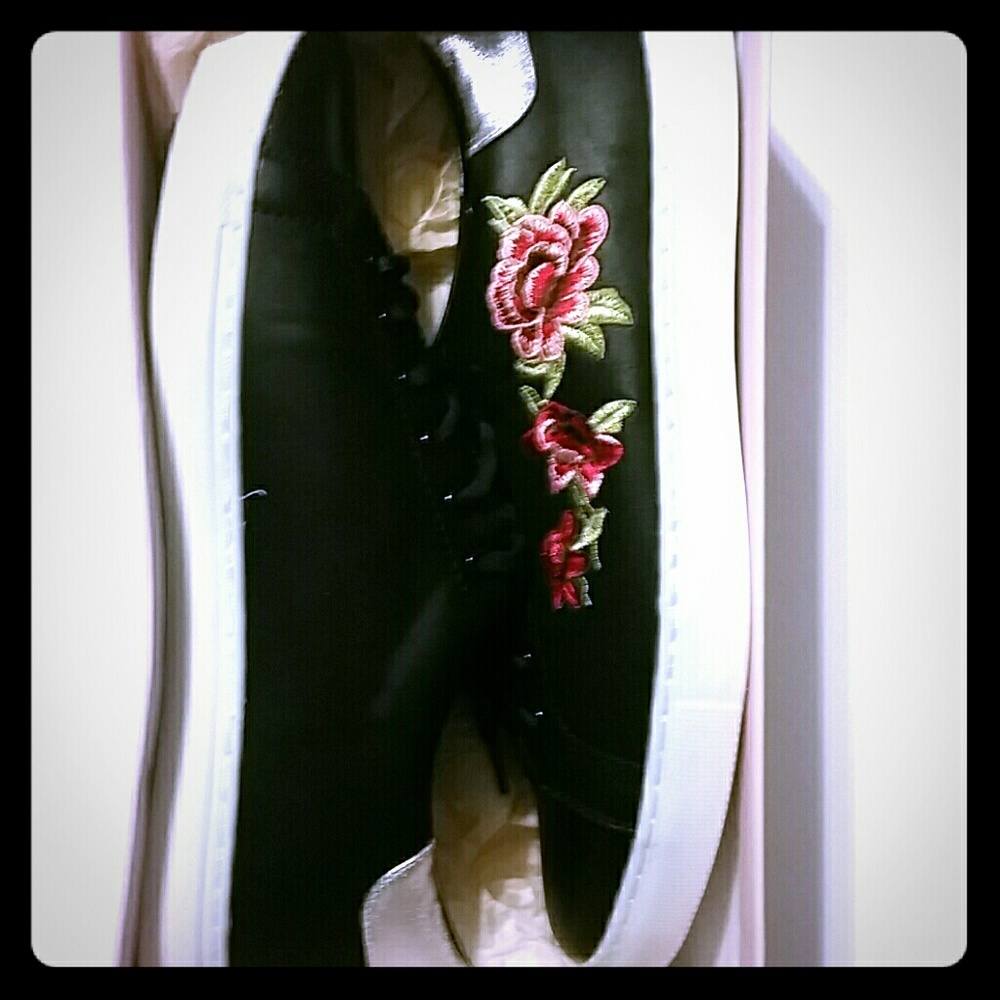 Ladies shoes
