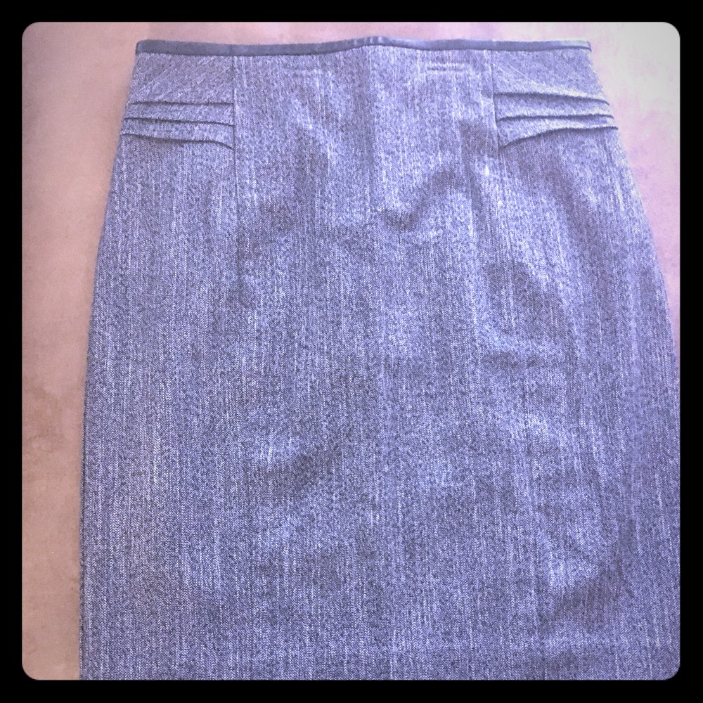 Express skirt with leather trim