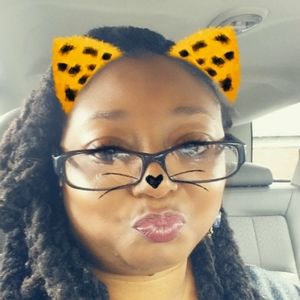 Meet your Posher, Monique