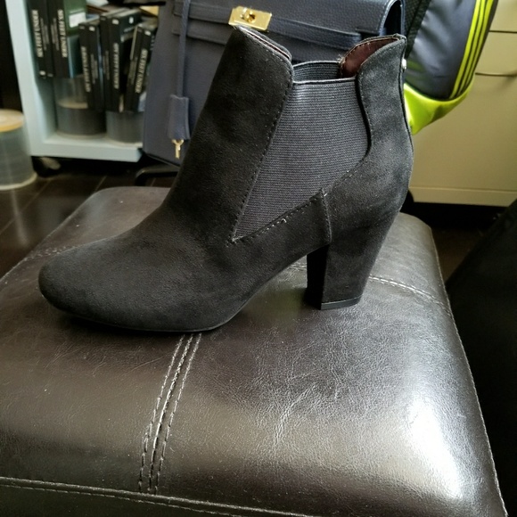 BCBGeneration Dolan Heeled Chelsea Ankle Boot - Picture 2 of 8