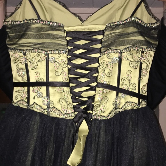 Gown - Picture 6 of 8