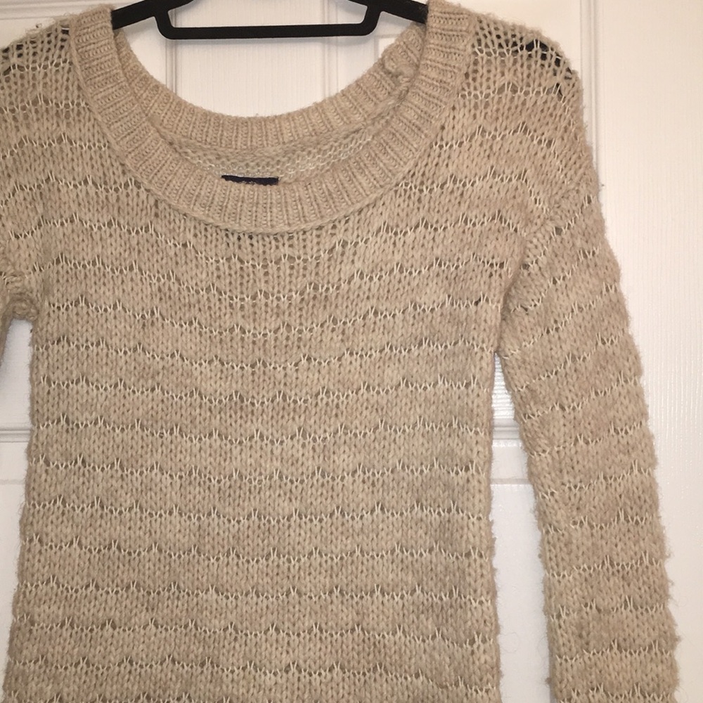 Crew neck wool knit sweater