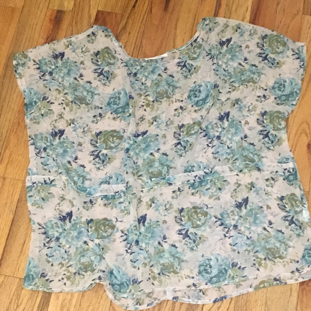 Floral printed sleeved sheet top